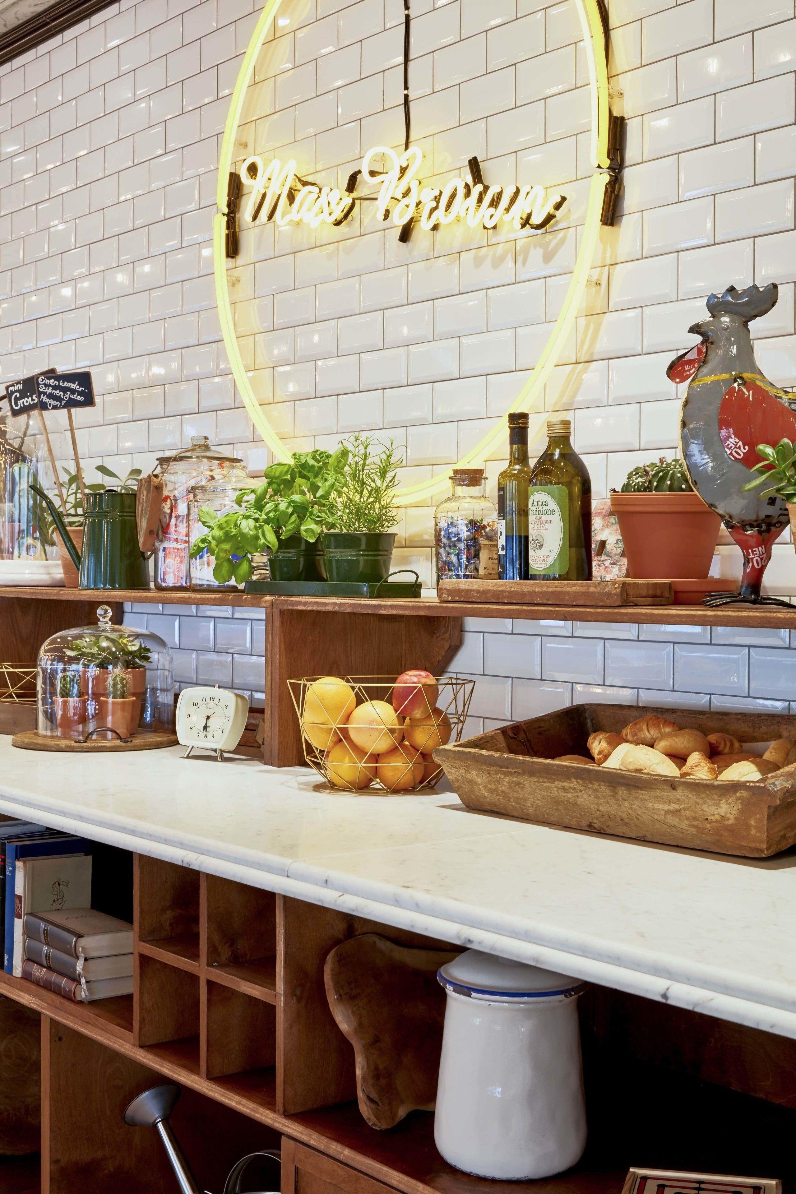 Max Brown Midtown, Part Of Sircle Collection 3*